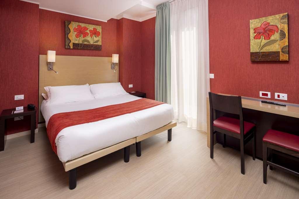 Best Western Porto Antico Генуа Стая снимка