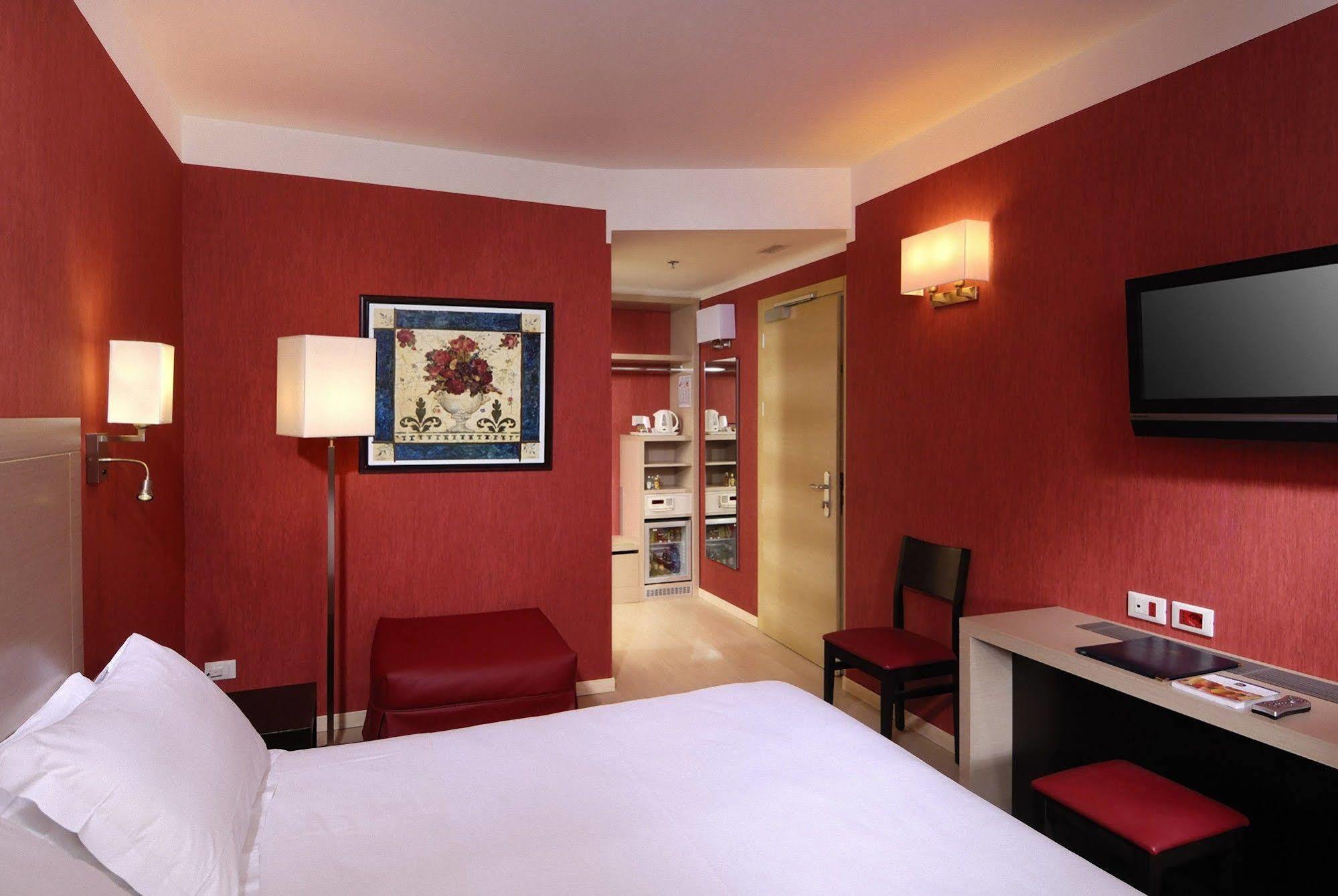 Best Western Porto Antico Генуа Стая снимка